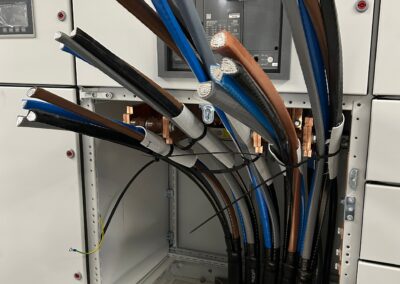 Indførelse af 5 x 240mm2 parallel stik til ny eltavle i industri.